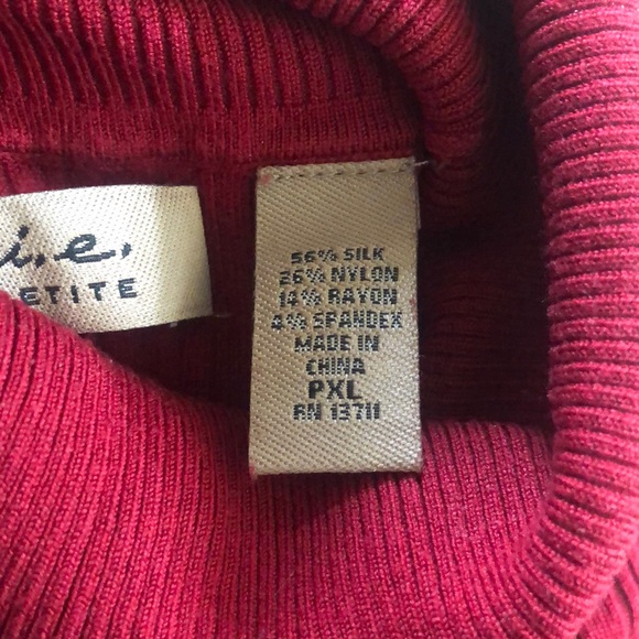i.e. Petite Women’s XL Red Sweater - Picture 8 of 9